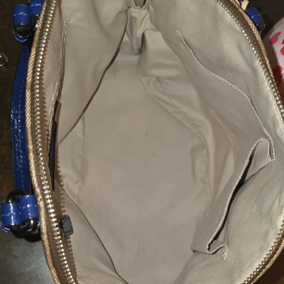 Coach Peyton Signature Cora Domed Satchel - Picture 4 of 16